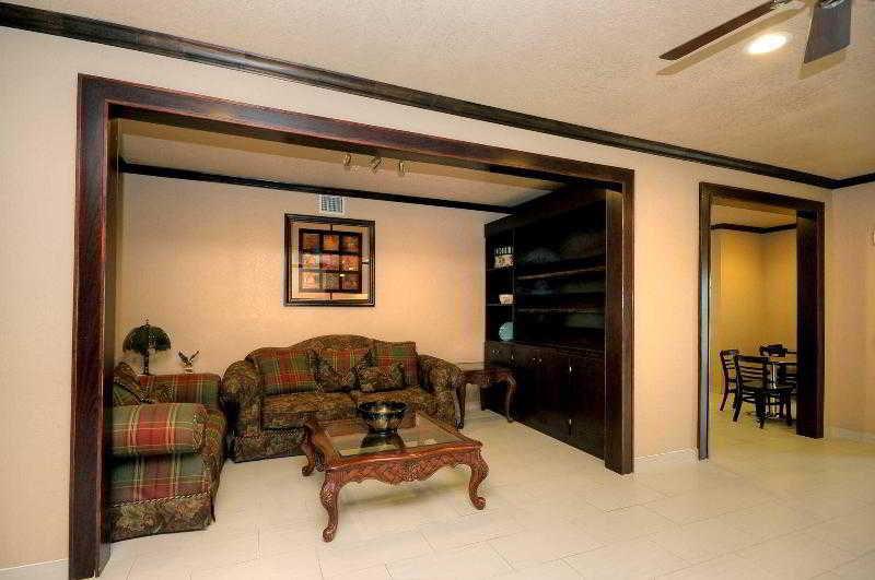Baymont By Wyndham Clute Lake Jackson Exterior photo